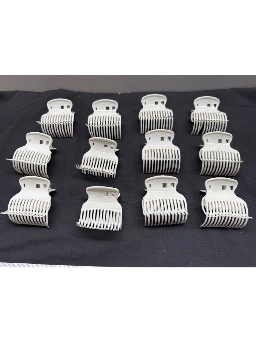 Scünci by Conair 12 White Plastic Hair Clips & 20 Metal Hair Pins With Colored T
